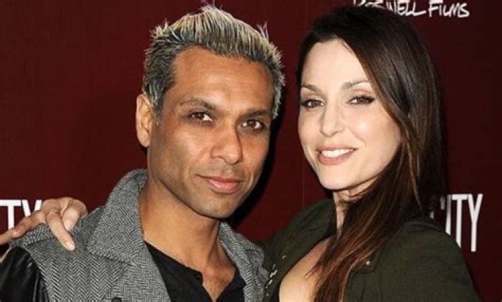 
Tony Kanal has been Married to his wife, Erin Lokitz, since 2010 