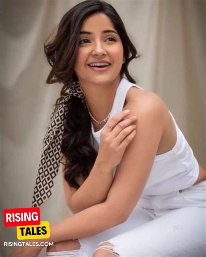 Urvashi Pardeshi Height, Weight, Net Worth, Age, Birthday, Wikipedia, Who, Instagram, Biography