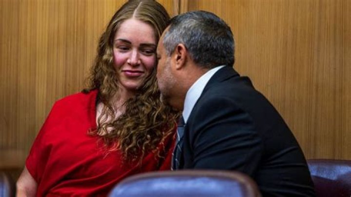 
What Is Courtney Clenney Net Worth 2022? Defense Attorney Frank Prieto Confirmed Her Arrest And Charges 