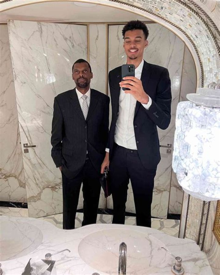 
Who are Luke Kornets Parents? Luke Kornet Biography, Parents Name, Nationality and More 