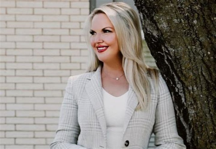 
Who is Abby Broyles and Is She Married? 