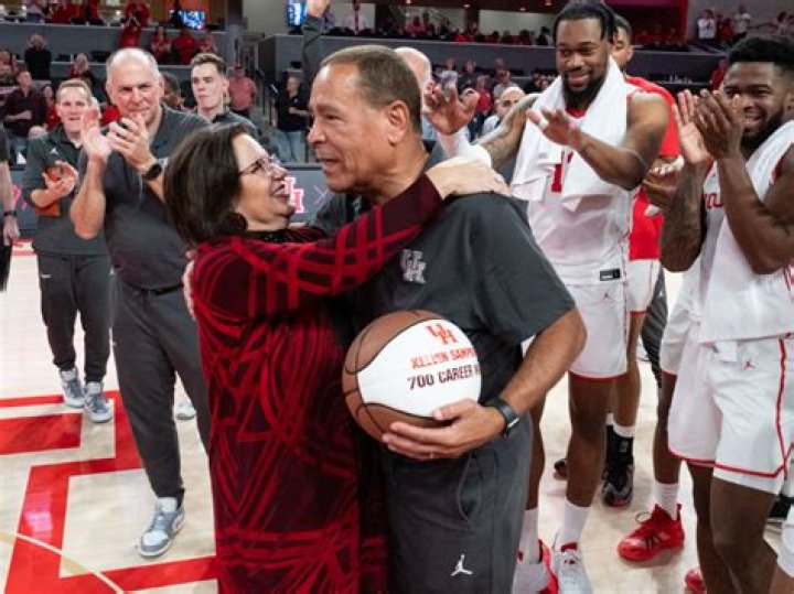 
Who Is Karen Lowery? Meet Coach Kelvin Sampson’s Wife And Family 