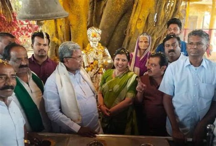 
Who Is Satish Jarkiholi Wife Shakuntala? Family And Net Worth 