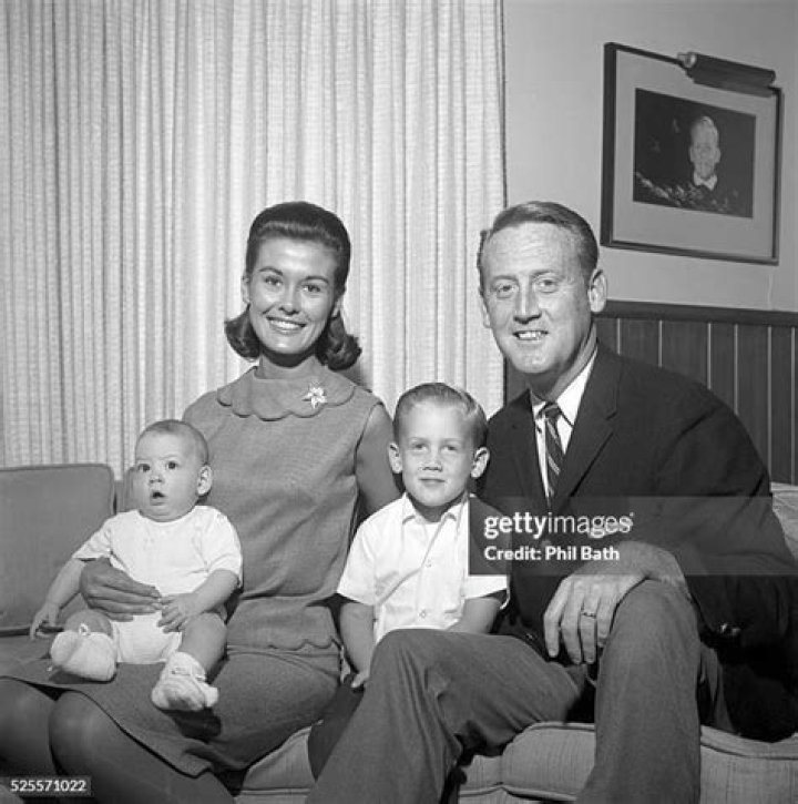 
Who Was Joan Crawford? Vin Scully First Wife And Their Children Details, Where Is She Now? 