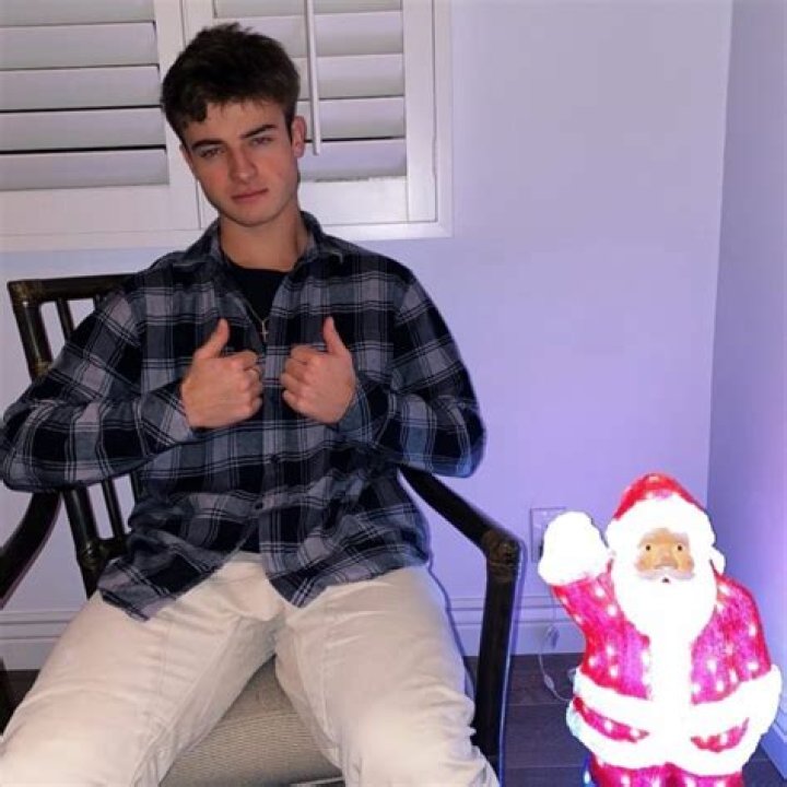 Zachary Coffin Height, Weight, Net Worth, Age, Birthday, Wikipedia, Who, Instagram, Biography